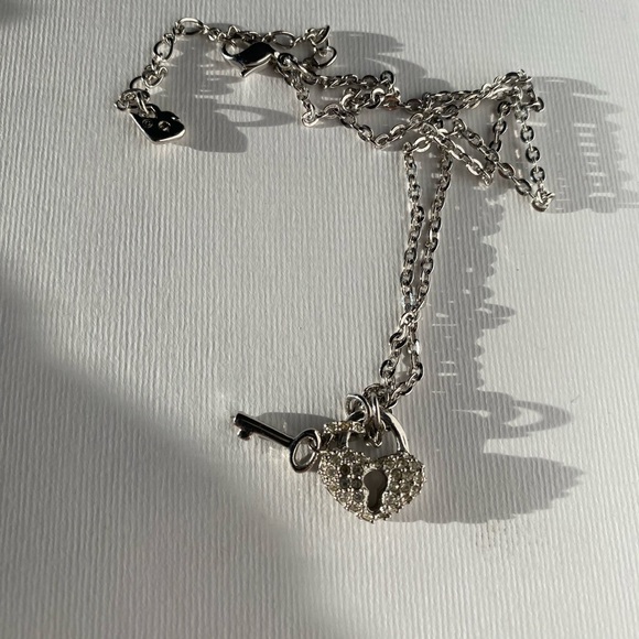 Swarovski lock and key silver tone necklace - Picture 1 of 4
